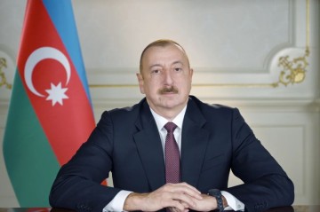 На страницах Президента Ильхама Алиева в соцсетях опубликован пост о посещении мавзолея Исмаила Самани в Бухаре-ВИДЕО