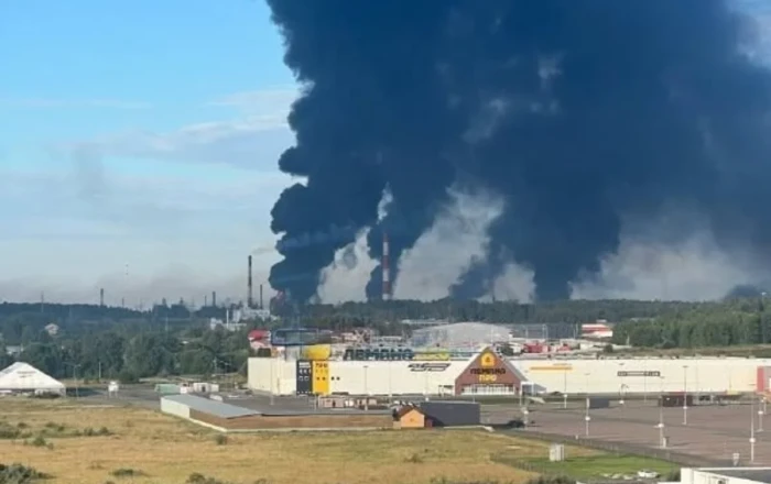 Ukrayna Rusiyanın ən böyük neft emalı zavodlarından birini vurdu - FOTO - VİDEO