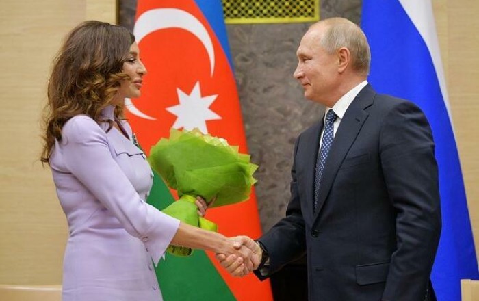 Putin Mehriban Əliyevanı təbrik etdi