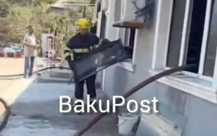 Sumqayıtda ev yanıb külə döndü   -