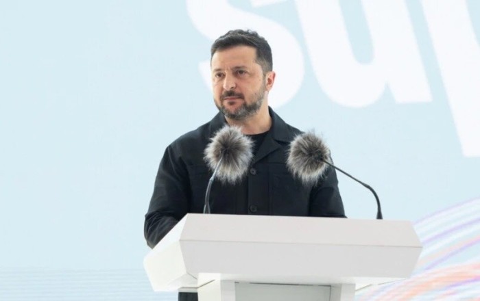 Etirazlara baxmayaraq Zelenskiyə etimad azalmadı