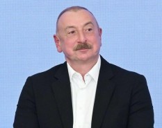 Ilham Aliyev visits Independence Monument in Tashkent