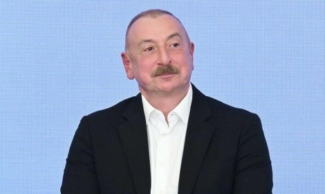 Ilham Aliyev visits Independence Monument in Tashkent