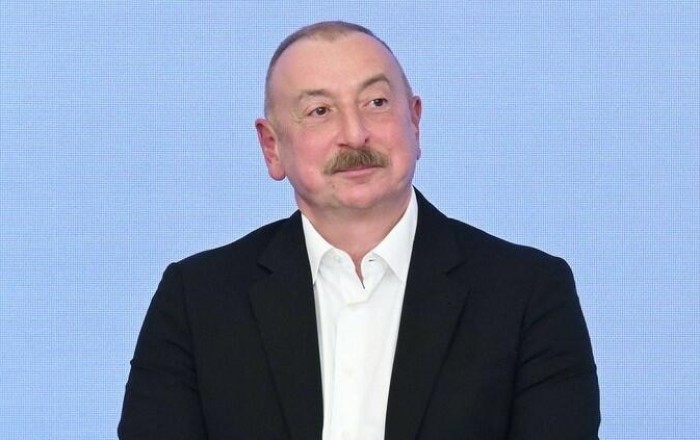 Ilham Aliyev visits Independence Monument in Tashkent