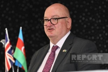 Duncan Norman praises Azerbaijani language
