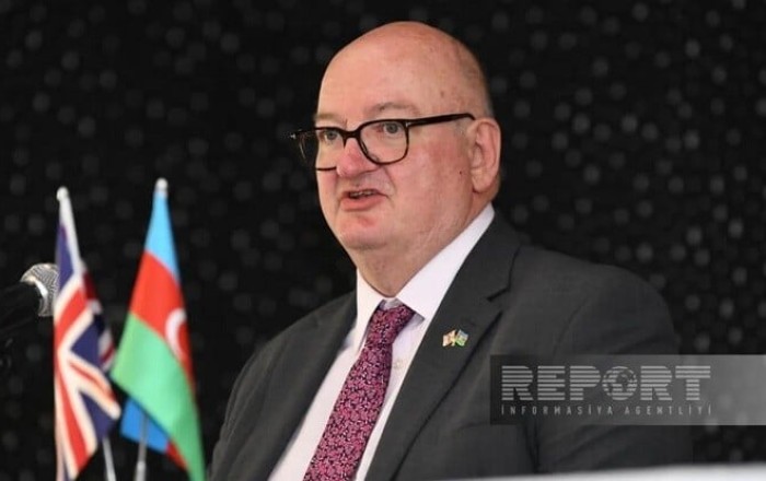 Duncan Norman praises Azerbaijani language