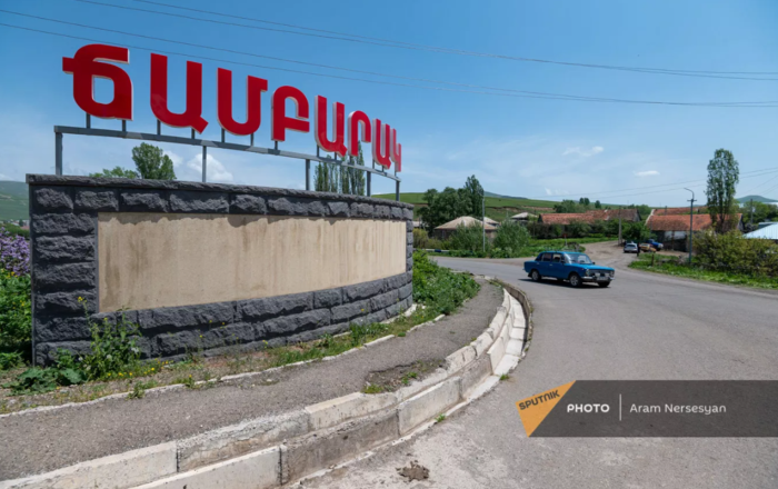 Ermənistanda hərbçiləri maşın vurdu - 1 ölü, 6 yaralı