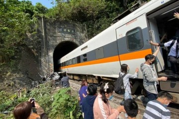 Passenger train derails in East Sussex