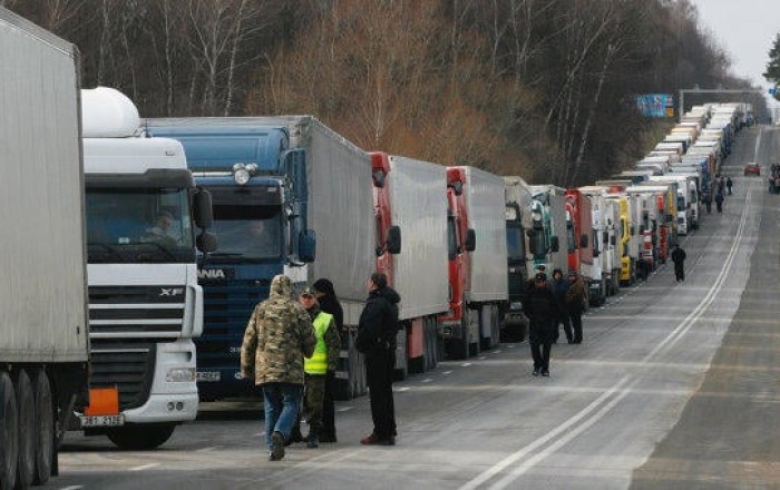 На границе Украины с ЕС застряли более семи тысяч фур