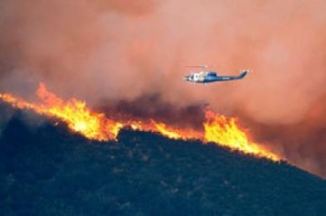 Two firefighting helicopters collide west of Athens - Video