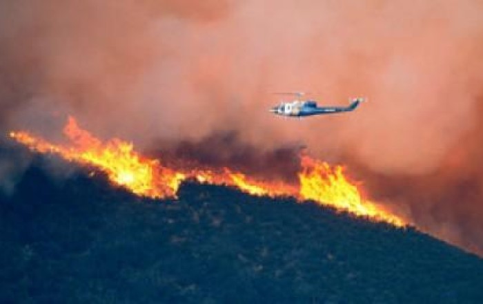 Two firefighting helicopters collide west of Athens - Video