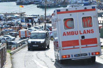 Landslide in Istanbul leaves people trapped