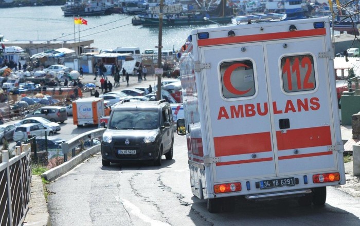 Landslide in Istanbul leaves people trapped