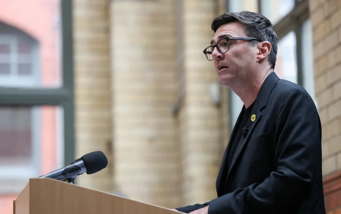 Britaniyanın yeni baş naziri ilk sınaqdan keçə bilmədi