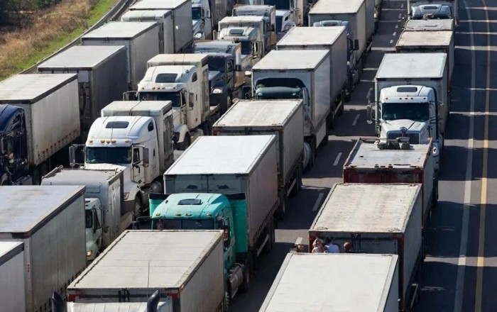 Azərbaycan TIR-ları Ermənistan məhsullarını İran malı kimi Rusiyaya daşıyıb - QALMAQAL