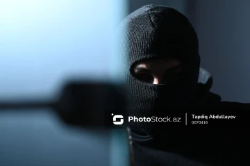 В Баку задержан мужчина, укравший 10 000 манатов из дома, где он работал