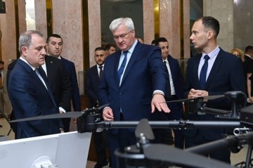 Байрамов ознакомился с выставкой украинских БПЛА