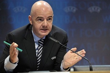 Infantino sorry for errors but gets FIFA board's full support
