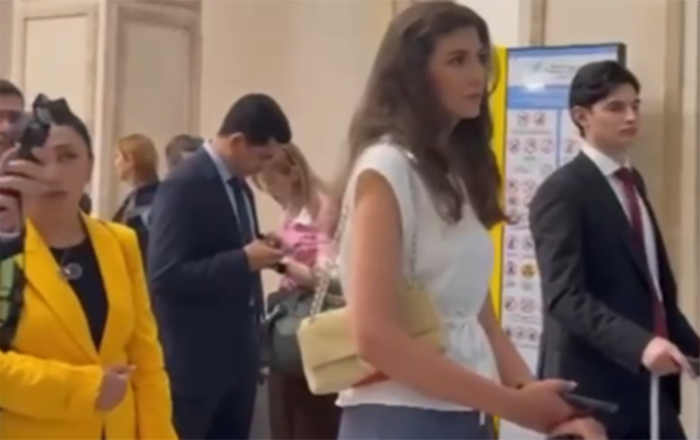 Prezidentin səfərini işıqlandıracaq jurnalistlər belə yola düşdü - Video
