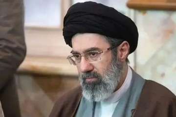 Mojtaba Khamenei appears in first images in months - Video