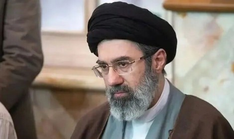 Mojtaba Khamenei appears in first images in months - Video