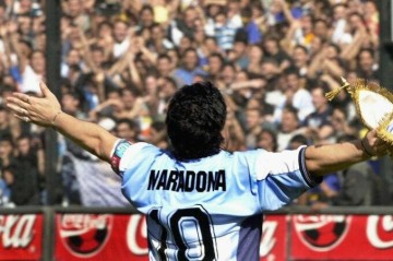 Maradonanın əli ilə qol vurduğu o top görün neçə milyona satıldı - FOTO/VİDEO