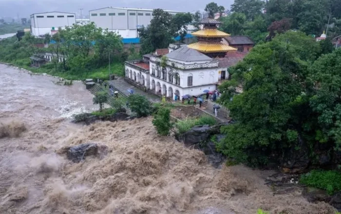 Nepal daşqınlardan sonra xarici dövlətlərin yardımından imtina etdi