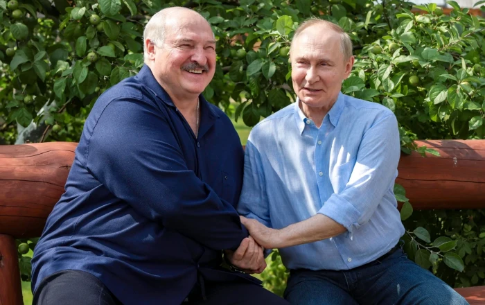 Lukaşenko 72 yaşını qeyd edir - Putin həmkarını ağız dolusu təriflədi