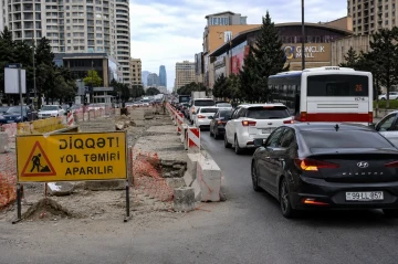 Bakının mərkəzindəki yolda təmir işləri niyə