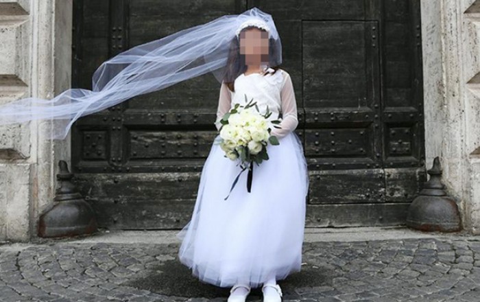 Valideynləri cehiz almağa getmişdi, 17 yaşlı qız sığınacağa qaçdı