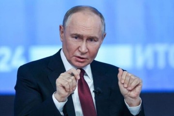 Putin cracks down on opposition ahead of elections