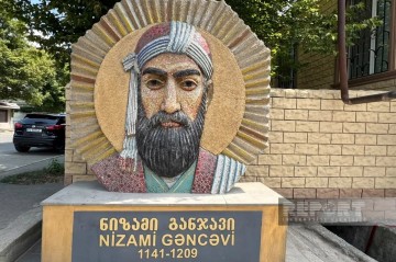 Marneulidə Nizami Gəncəvinin büstünün açılışı oldu