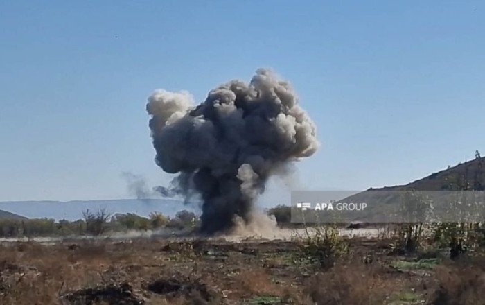 В Агдеринском районе взорвалась мина, пострадали два человека