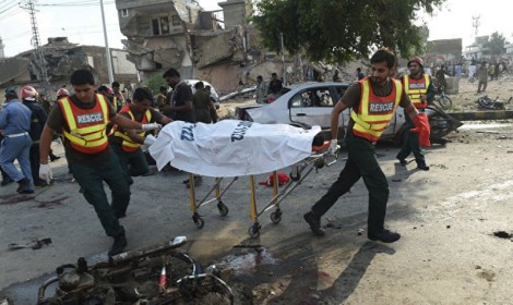 Suicide bombing kills seven near Pakistan police station