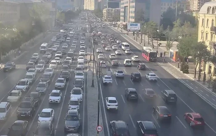 Bakıda 15 yolda tıxac müşahidə olunur