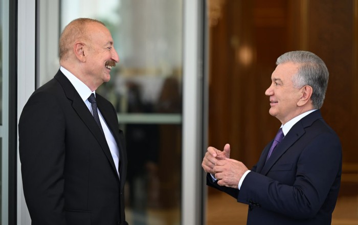 Prezident Daşkənddə Müstəqillik abidəsini ziyarət etdi