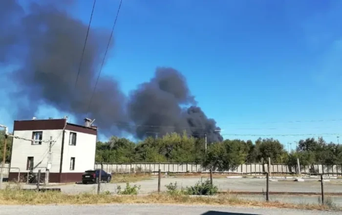 Orenburqda sənaye obyektlərinə PUA hücumu: Orsk neft emalı zavodunda yanğın - FOTO - VİDEO