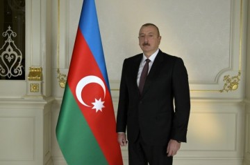 Президент Ильхам Алиев посетил Монумент Независимости в Ташкенте