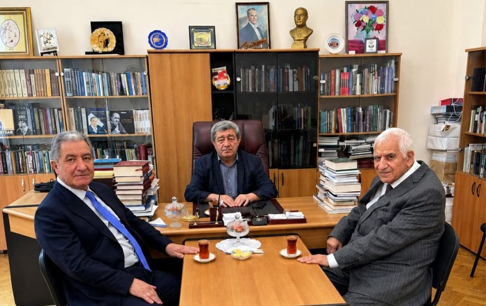 O hər kəsin şairi idi...