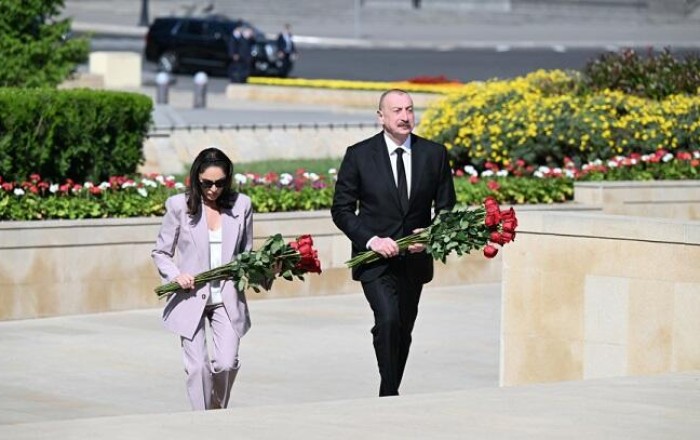 Алиевы почтили память Общенационального лидера