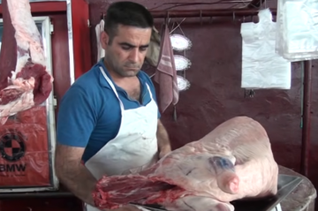 “Görür ki, 18 manatdır, çolpa budu alıb gedir” - Video