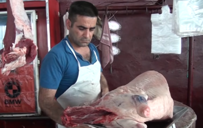 “Görür ki, 18 manatdır, çolpa budu alıb gedir” - Video