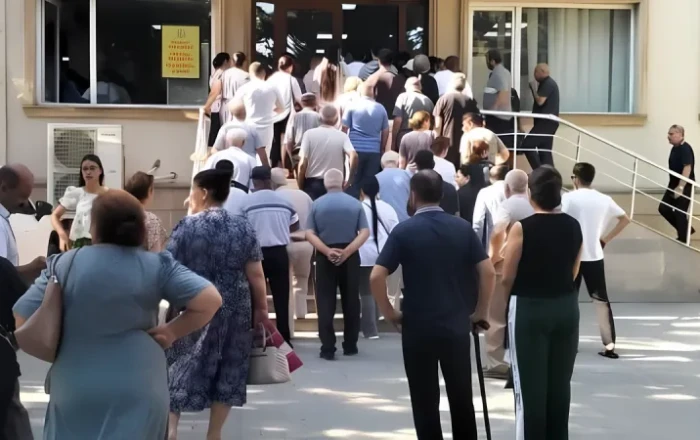 Депутат пообещал серьезно заняться проблемой длинных очередей в медучреждениях