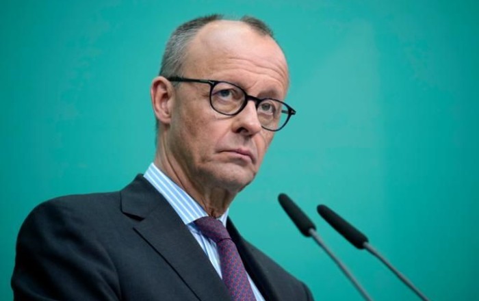 Мерц заявил о сохранении жесткого курса в адрес России после победы АдГ