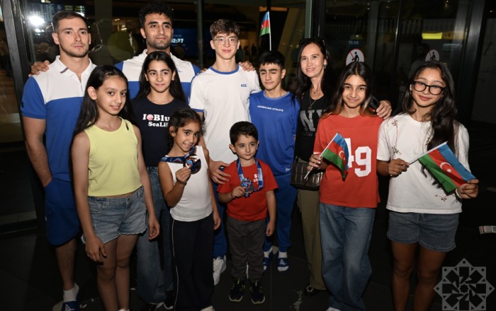 Dünya çempionatında uğur qazanan akrobatlar Vətənə qayıtdılar –