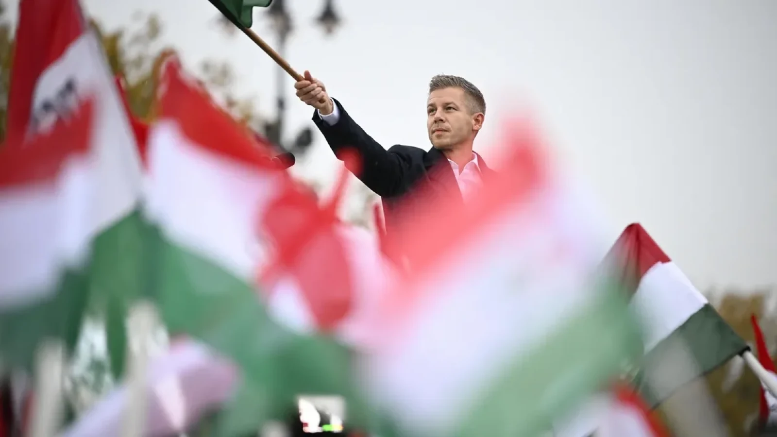 Macarıstanda konstitusiya dəyişir - Yeni hökumət islahata başlayır