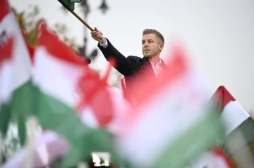 Macarıstanda konstitusiya dəyişir -