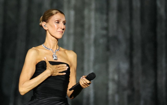 Selin Dion 6 il sonra səhnəyə qayıtdı - Video