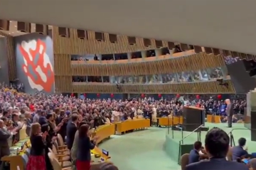 Dünya liderləri son çıxışını ayaq üstə alqışladı -