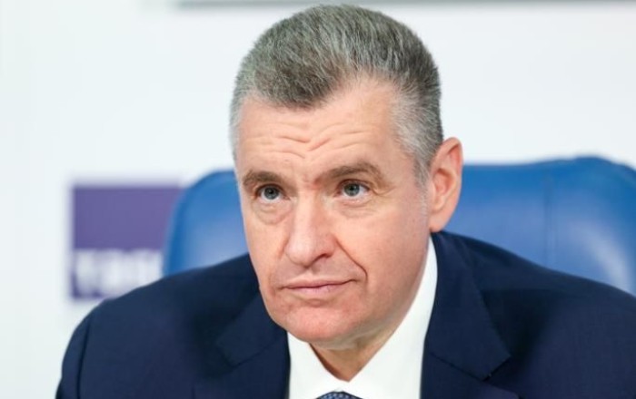 Слуцкий сравнил подход Ле Пен и Макрона к отношениям с Россией